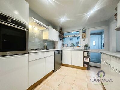 3 bedroom Mid Terrace House for sale