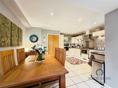 4 bedroom Mid Terrace House for sale