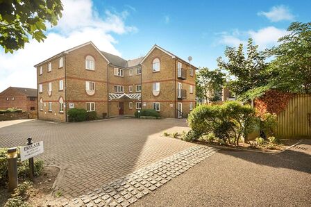London Road, 2 bedroom Flat for sale, &pound;180,000