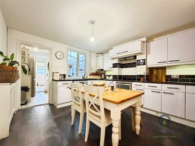 New Road, 4 bedroom Mid Terrace House for sale, &pound;350,000