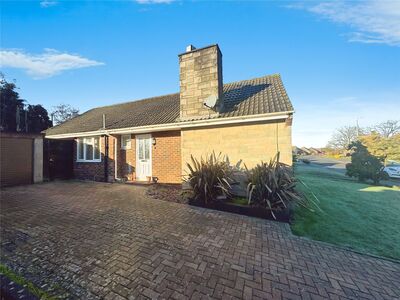 Trevor Drive, 3 bedroom Detached Bungalow to rent, &pound;1,700 pcm