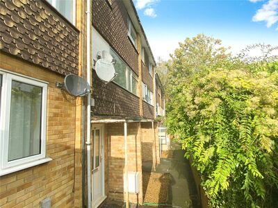 3 bedroom End Terrace Flat for sale