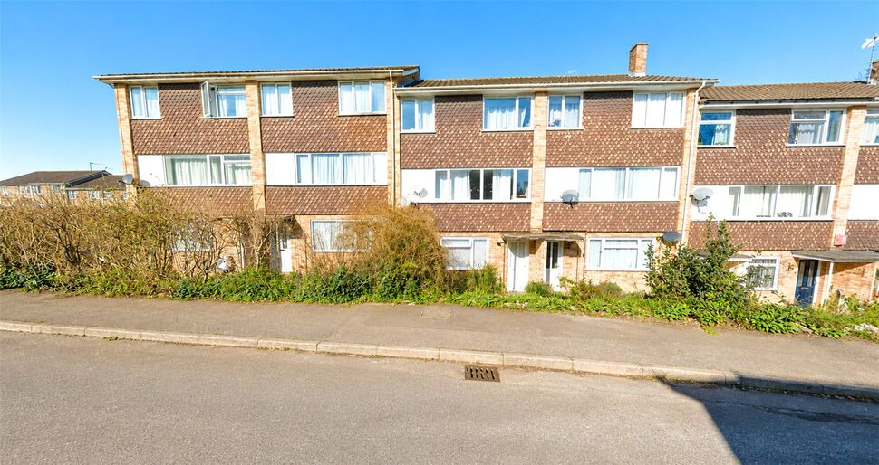 3 bedroom Mid Terrace Flat for sale