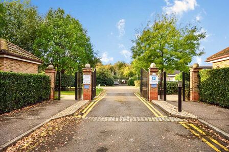 Bodiam Court, 2 bedroom Flat for sale, &pound;175,000