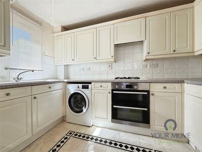 Bodiam Court, 2 bedroom Flat for sale, &pound;175,000