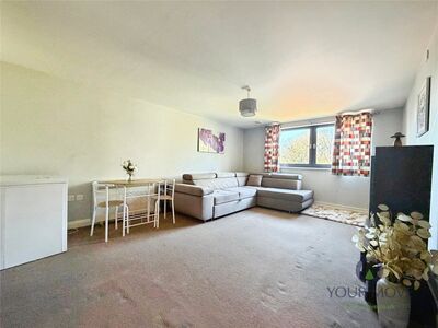 McKenzie Court, 1 bedroom Flat for sale, &pound;170,000