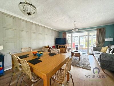 4 bedroom Mid Terrace House for sale