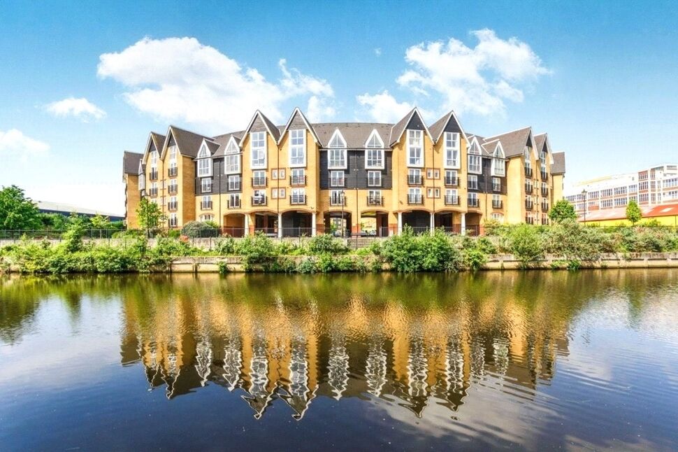 Main image of 2 bedroom Flat for sale, St. Peters Street, Maidstone, Kent, ME16