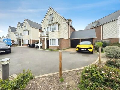 Steadman Close, 4 bedroom Detached House to rent, &pound;2,550 pcm