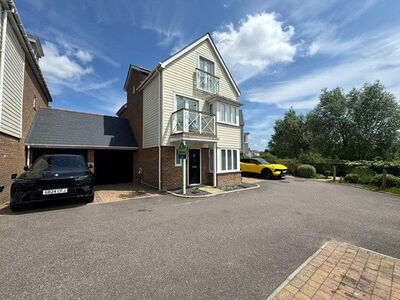 Steadman Close, 4 bedroom Detached House to rent, &pound;2,500 pcm