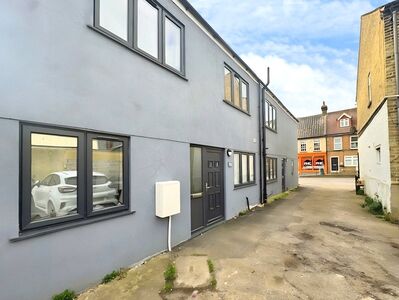 High Street, 1 bedroom End Terrace House to rent, &pound;1,150 pcm