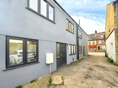 High Street, 2 bedroom End Terrace House to rent, &pound;1,250 pcm