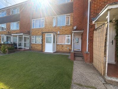 Scott Avenue, 2 bedroom End Terrace Flat to rent, &pound;1,250 pcm