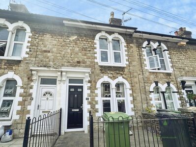 2 bedroom Mid Terrace House to rent