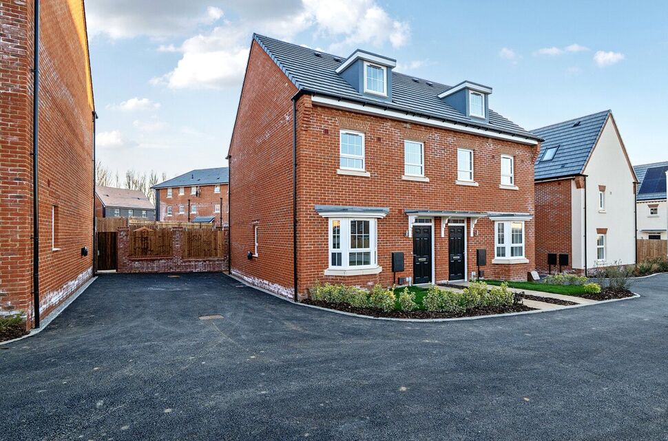 Main image of 3 bedroom Semi Detached House to rent, Bairstow Road, Aylesford, Kent, ME20