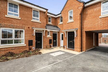 Talisker Road, 3 bedroom Semi Detached House to rent, &pound;1,850 pcm