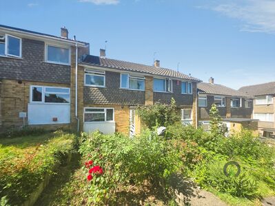 3 bedroom Mid Terrace House to rent