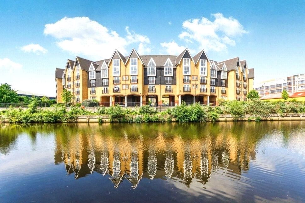 Main image of 1 bedroom Flat for sale, St. Peters Street, Maidstone, Kent, ME16
