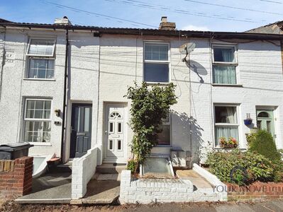 2 bedroom Mid Terrace House for sale
