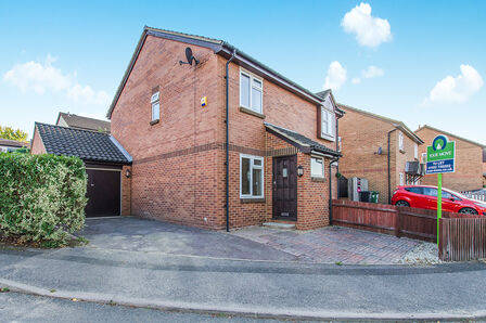 Ravens Dane Close, 2 bedroom Semi Detached House to rent, £1,325 pcm