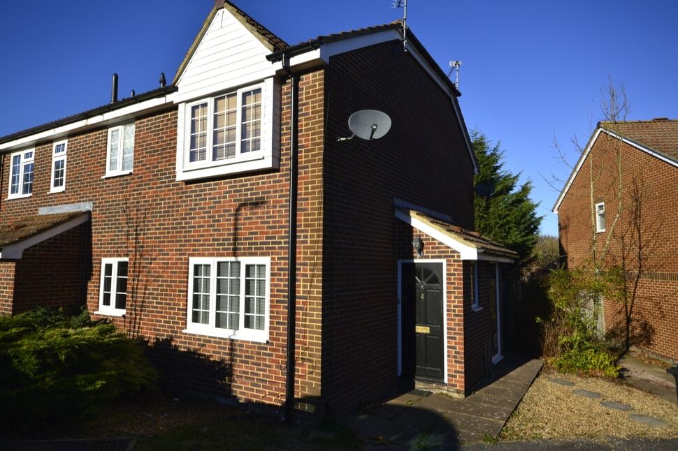 1 bedroom Mid Terrace House to rent