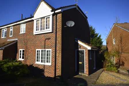 1 bedroom Mid Terrace House to rent