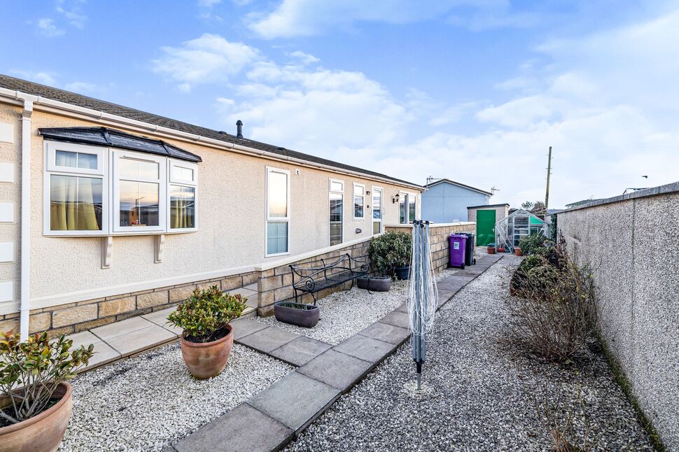 2 bedroom Detached Property for sale, Basin View Crescent, Montrose