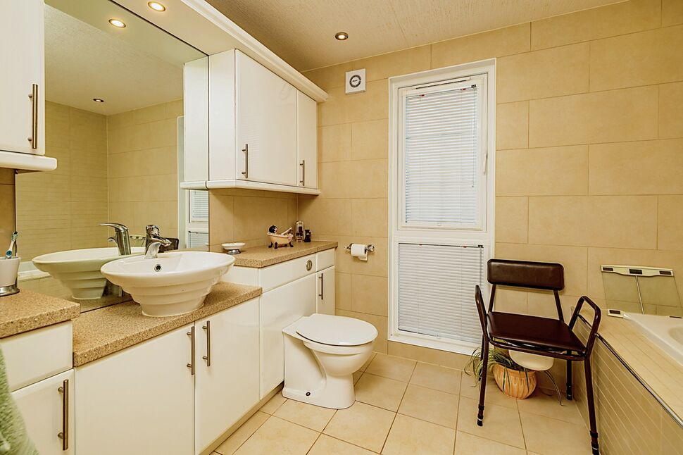 2 bedroom Detached Property for sale, Basin View Crescent, Montrose
