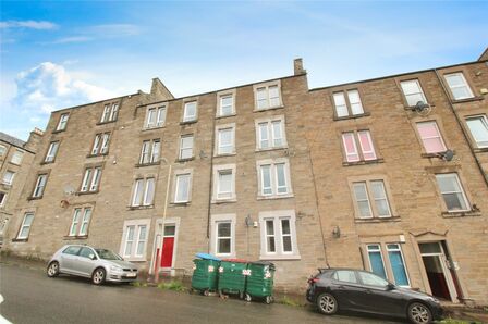 Benvie Road, 2 bedroom Flat to rent, &pound;900 pcm