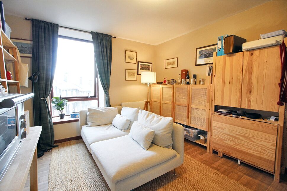 Living Room / Kitchen