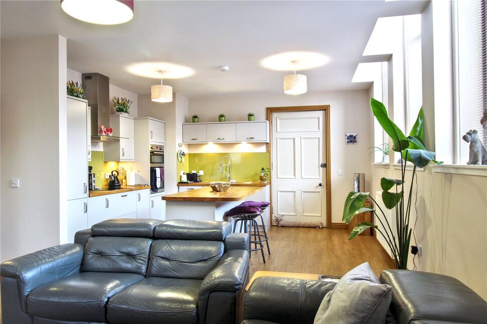 Living Room / Kitchen