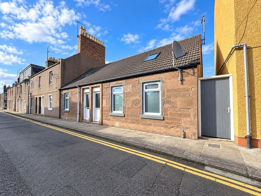 Main image of 2 bedroom Mid Terrace House to rent, Victoria Street, Montrose, Angus, DD10
