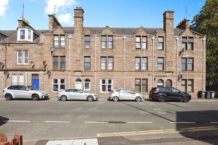 Montrose Street, 3 bedroom Flat for sale, &pound;80,000