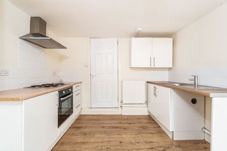 Neath Road Lane South, 1 bedroom  Flat to rent, £1,600 pcm