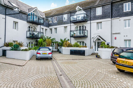 Strand Street, 1 bedroom  Flat to rent, £900 pcm