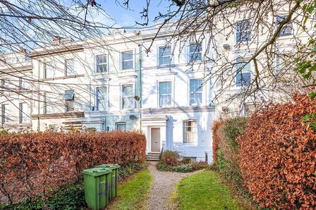 North Road East, 1 bedroom Mid Terrace Flat to rent, £775 pcm