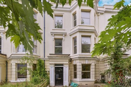 Devonport Road, 2 bedroom  Flat to rent, £750 pcm