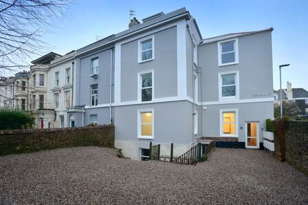 Devonport Road, 1 bedroom  Flat to rent, £750 pcm
