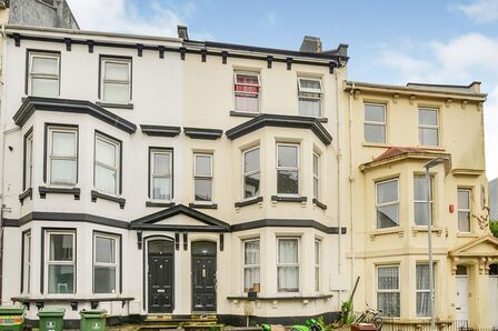 St. Leo Place, 2 bedroom  Flat to rent, £750 pcm