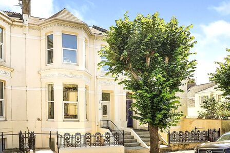 Salisbury Road, 4 bedroom  Flat to rent, £1,400 pcm