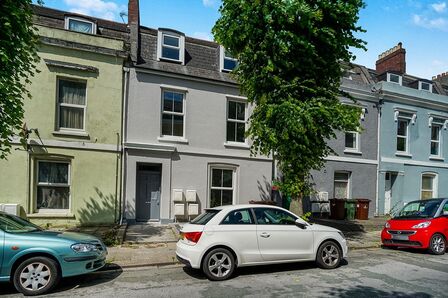 15 Victoria Place, 1 bedroom  Flat to rent, £750 pcm