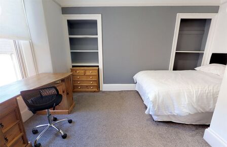 Hill Park Crescent, 5 bedroom Room to rent, &pound;140 weekly