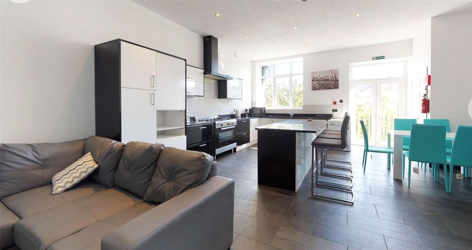 Main image of 6 bedroom Room to rent, College Avenue, Plymouth, Devon, PL4