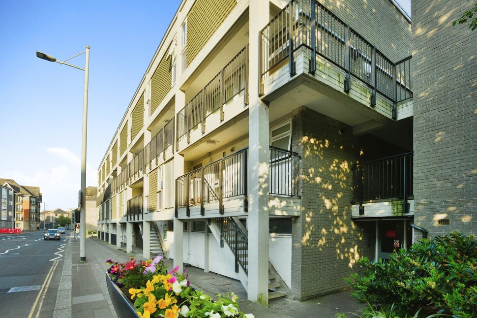 Main image of 2 bedroom Flat to rent, Vauxhall Street, Plymouth, Devon, PL4