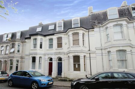 Mount Gould Road, 6 bedroom Mid Terrace House to rent, £2,000 pcm