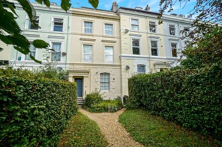 North Road East, 1 bedroom  Flat to rent, £800 pcm