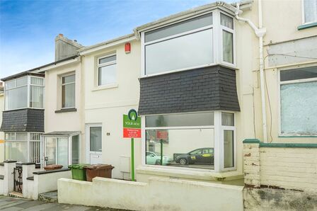 4 bedroom Mid Terrace House to rent