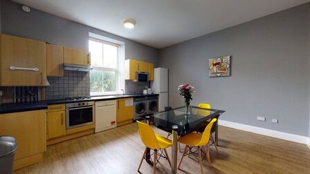 Greenbank Terrace, 5 bedroom  Flat to rent, £135 weekly