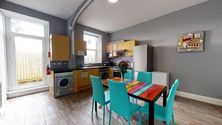 Greenbank Terrace, 5 bedroom  Flat to rent, £135 weekly