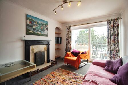 Vauxhall Street, 3 bedroom Flat to rent, &pound;1,400 pcm